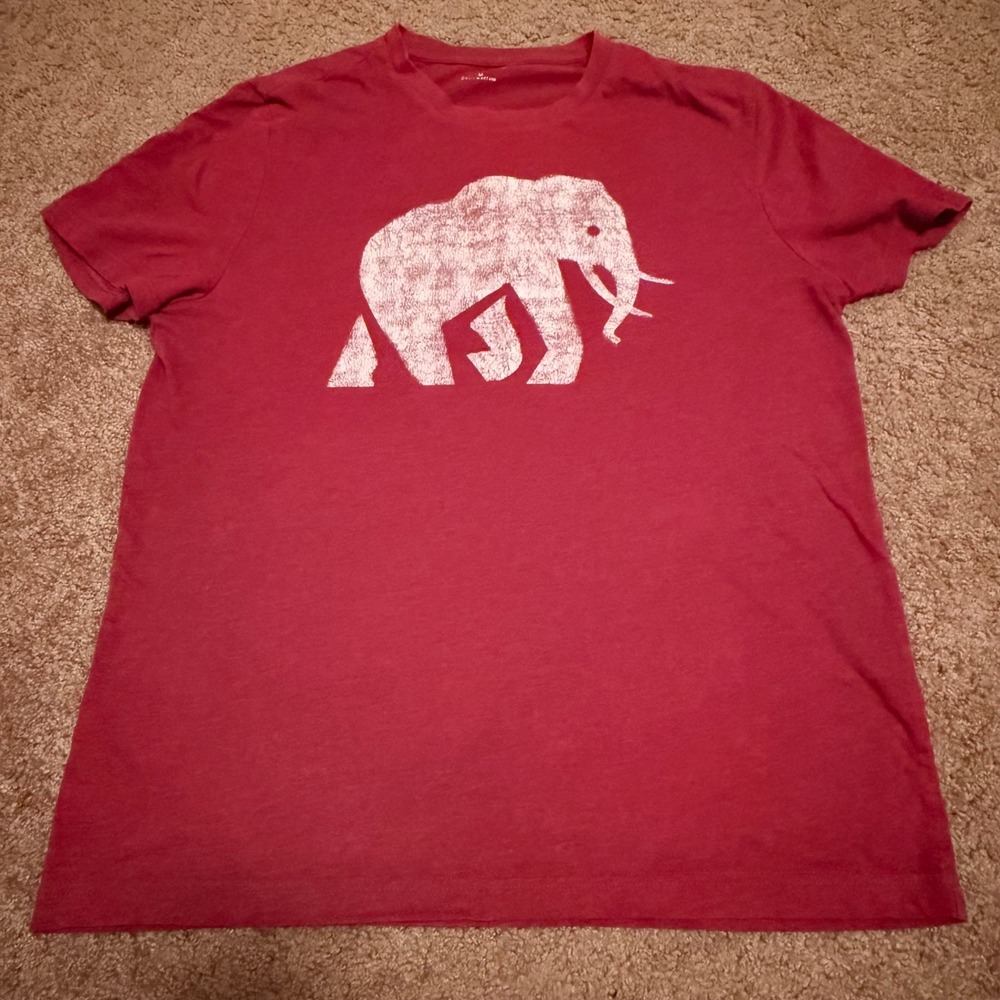 Banana Republic Mens Elephant Graphic T-Shirt Red Medium Short Sleeve Crew Neck